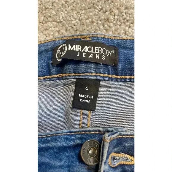 Miraclebody Blue Skinny Jeans Size 6 Floral Embroidered Ankle-Length Denim - Picture 3 of 5